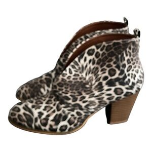 Women’s Leopard Vegan Leather Ankle Bootie by Weeboo Size 10